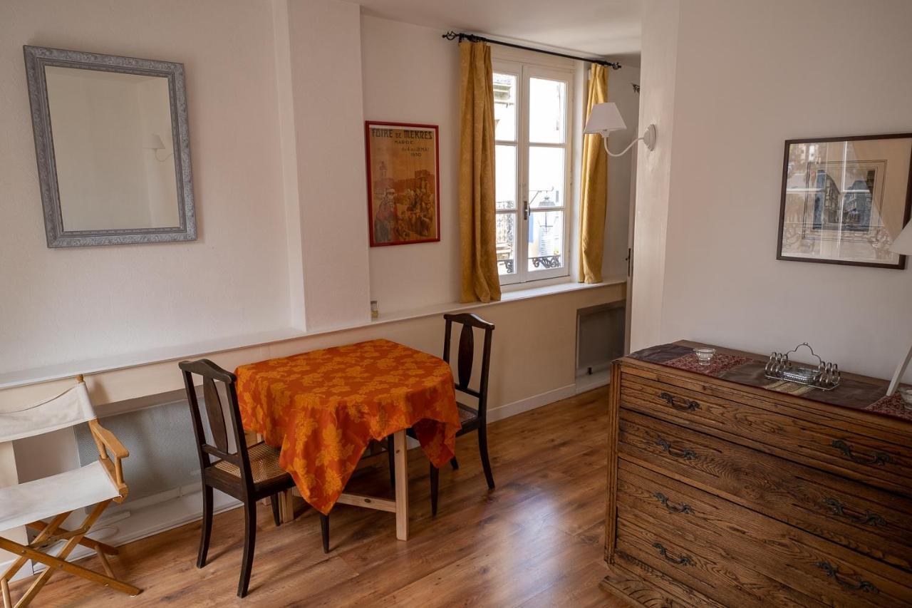 Appartement Place Des Cordeliers Динан Экстерьер фото
