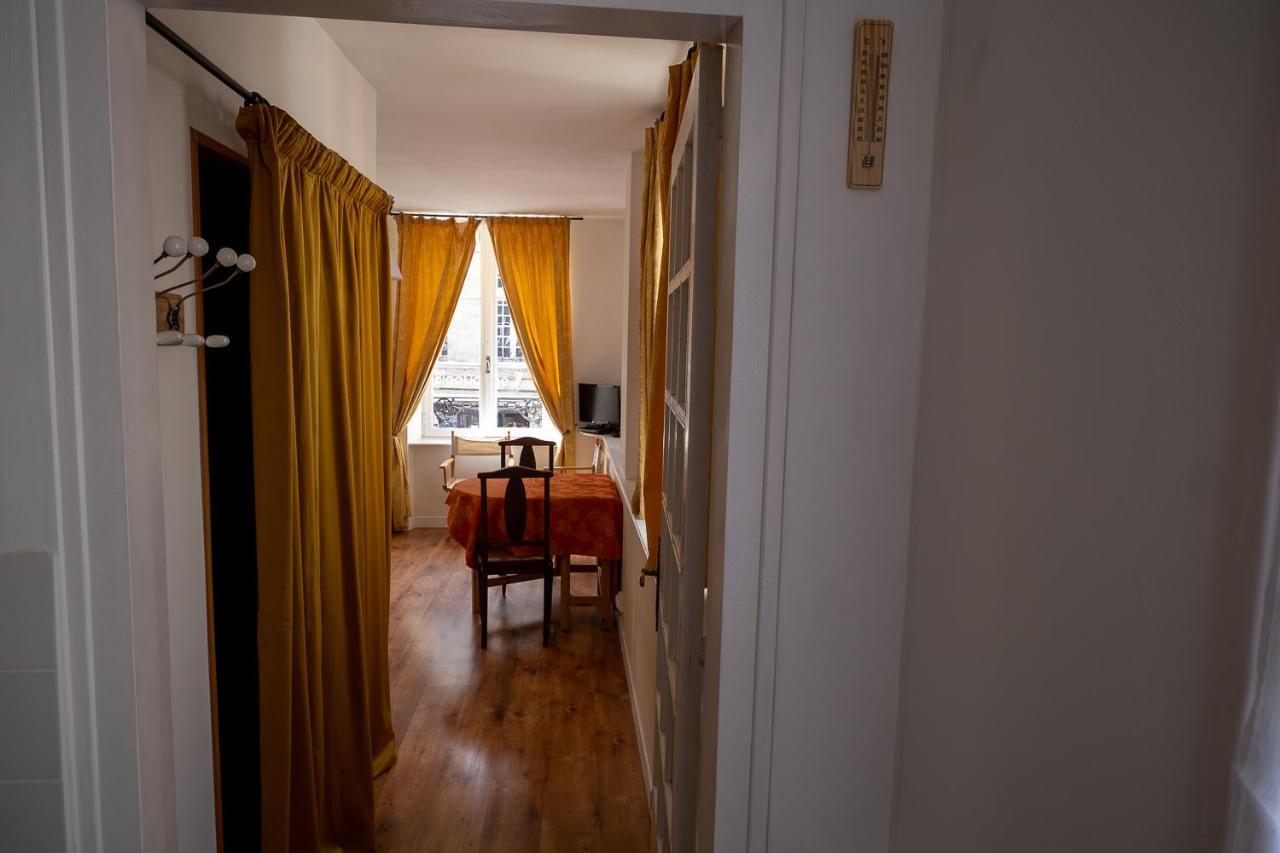 Appartement Place Des Cordeliers Динан Экстерьер фото